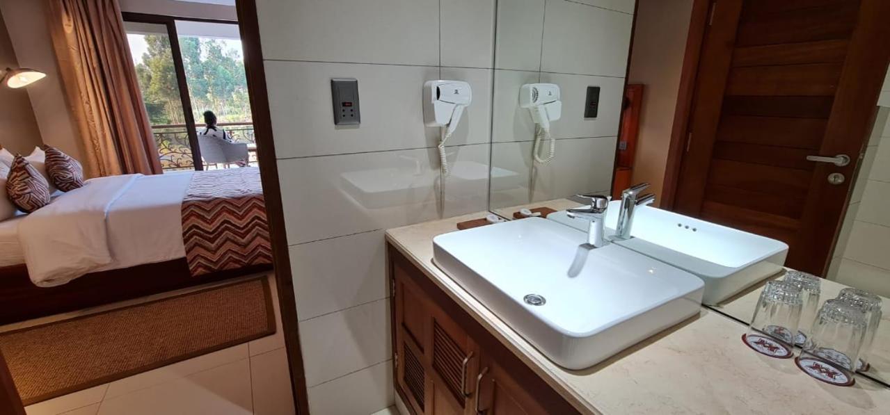 Kampala Nile Resort Seeta Екстериор снимка